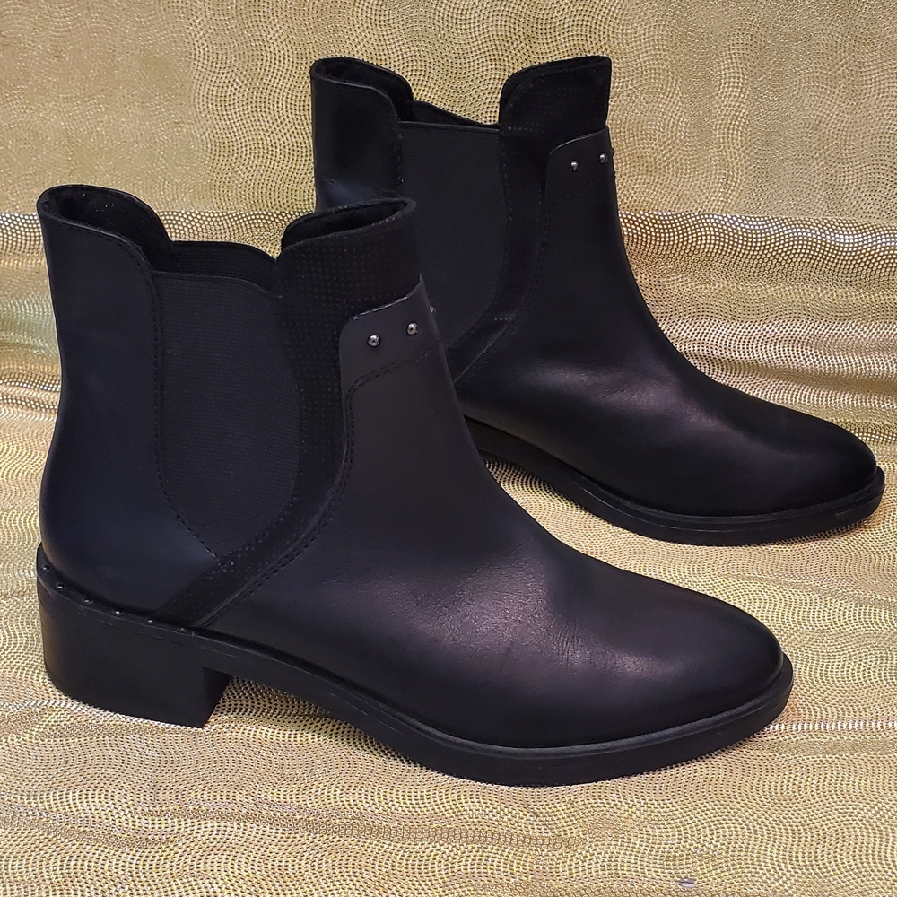 Luca Ferri Size 7 Elegant Black Ankle Booties